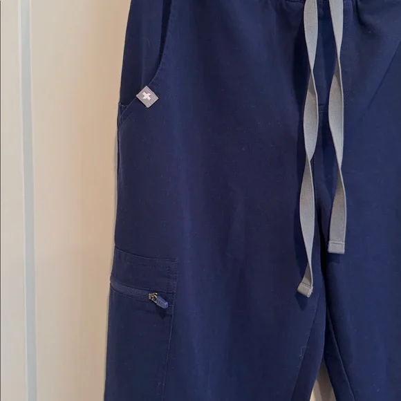 Figs Scrub Joggers - Picture 3 of 5